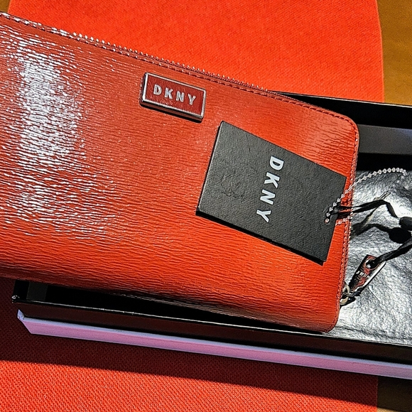 [NWT] DKNY Women's Wallet - Picture 16 of 16